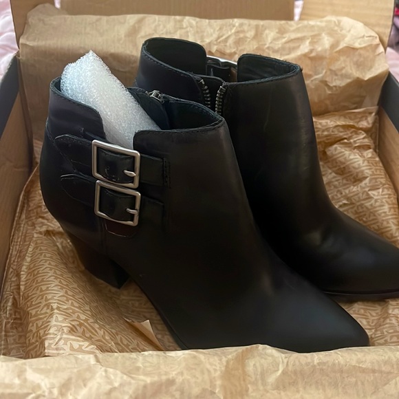 Frye Jennifer Belted Shootie Ankle Boot, Black Size 6M NWB! - Picture 7 of 11